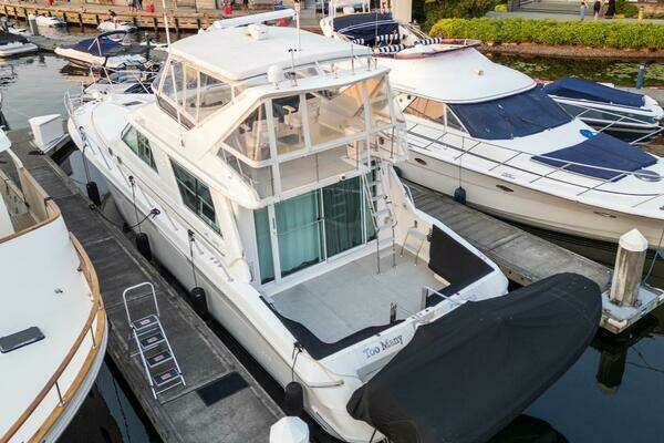 Sea Ray 550 Sedan Bridge Yacht For Sale