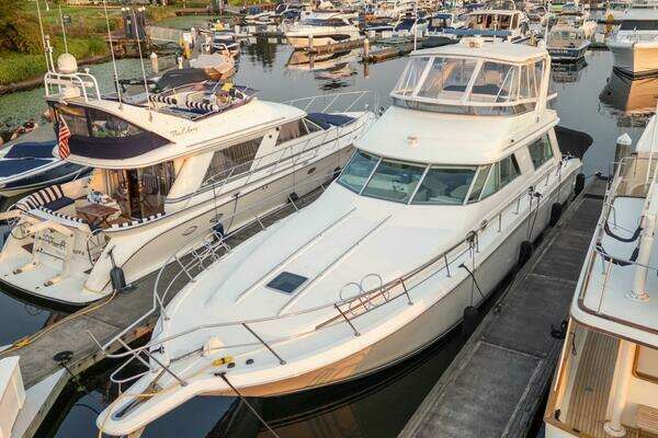 Sea Ray 550 Sedan Bridge Yacht For Sale