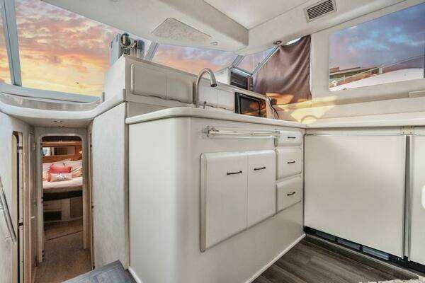 Sea Ray 550 Sedan Bridge Yacht For Sale