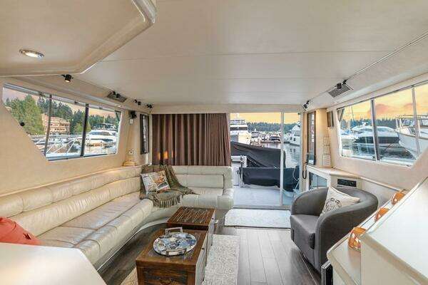 Sea Ray 550 Sedan Bridge Yacht For Sale