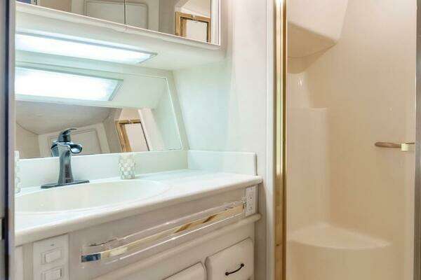 Sea Ray 550 Sedan Bridge Yacht For Sale
