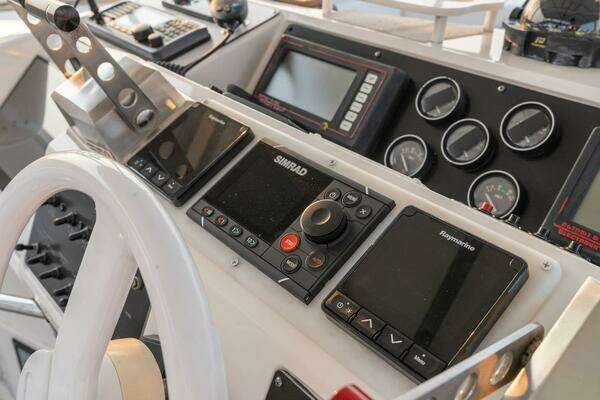 Sea Ray 550 Sedan Bridge Yacht For Sale