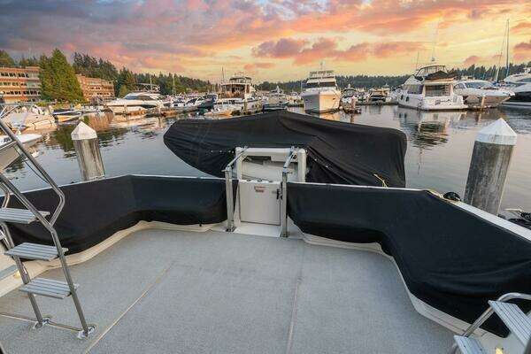 Sea Ray 550 Sedan Bridge Yacht For Sale