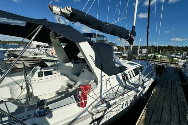 AVANTI 43ft Hunter Yacht For Sale