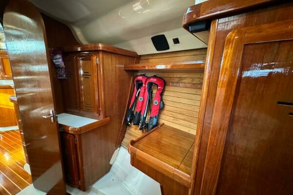 AVANTI 43ft Hunter Yacht For Sale