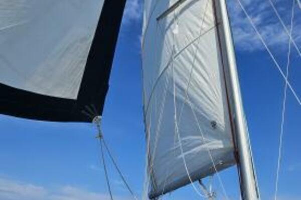 AVANTI 43ft Hunter Yacht For Sale