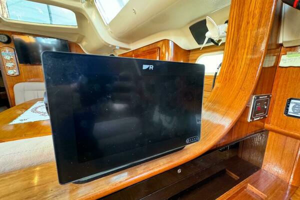 AVANTI 43ft Hunter Yacht For Sale