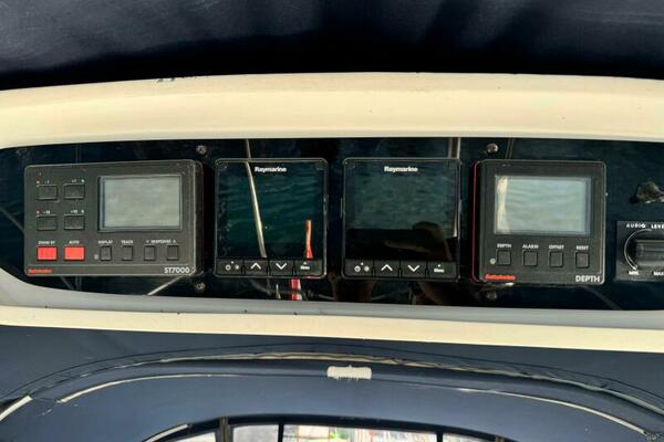 AVANTI 43ft Hunter Yacht For Sale