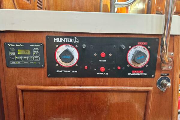 AVANTI 43ft Hunter Yacht For Sale