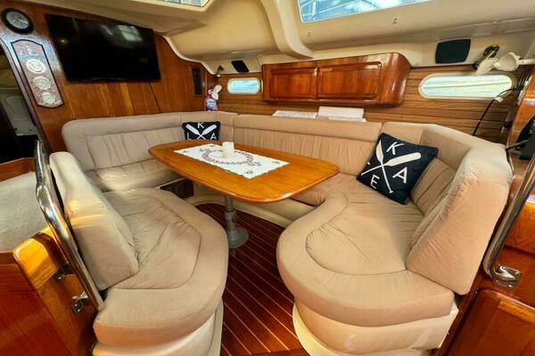 AVANTI 43ft Hunter Yacht For Sale