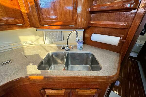 AVANTI 43ft Hunter Yacht For Sale