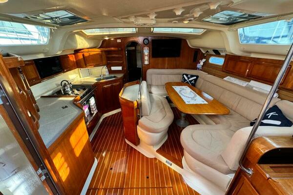 AVANTI 43ft Hunter Yacht For Sale