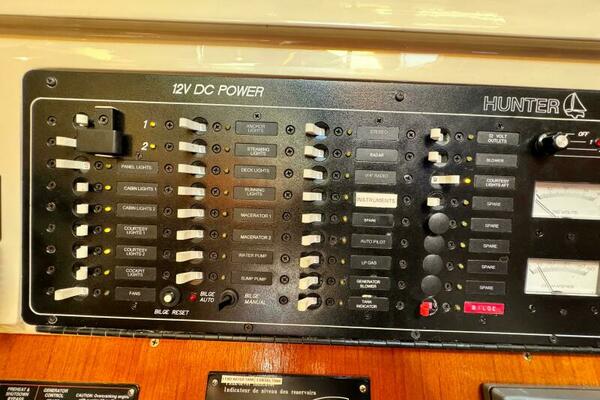 AVANTI 43ft Hunter Yacht For Sale