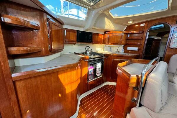 AVANTI 43ft Hunter Yacht For Sale