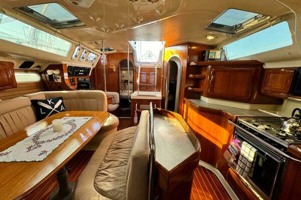 AVANTI 43ft Hunter Yacht For Sale