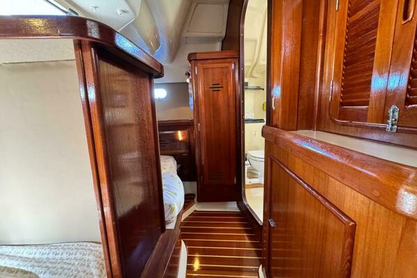AVANTI 43ft Hunter Yacht For Sale