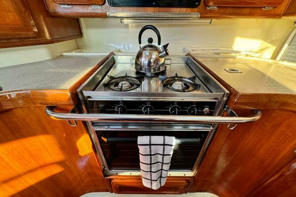 AVANTI 43ft Hunter Yacht For Sale