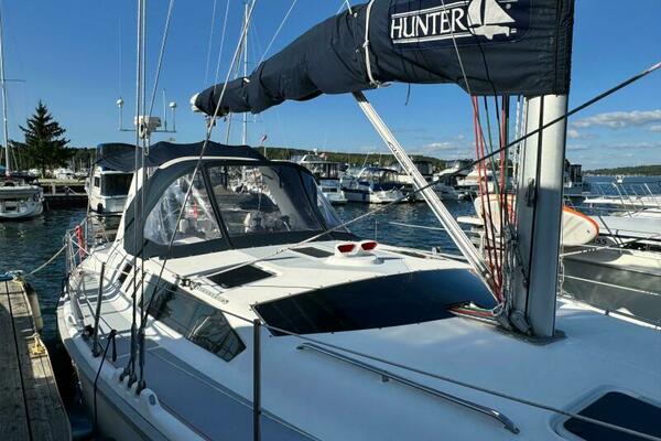 AVANTI 43ft Hunter Yacht For Sale
