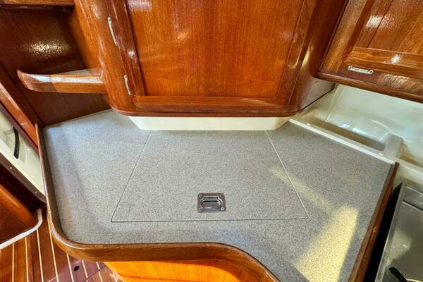 AVANTI 43ft Hunter Yacht For Sale