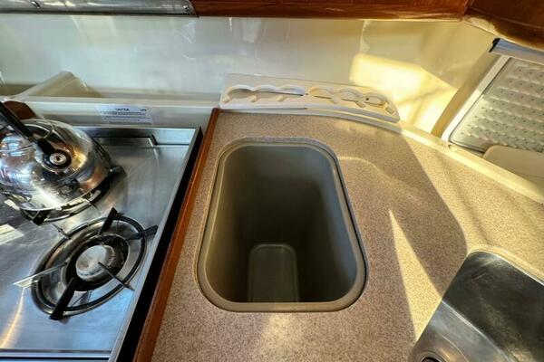 AVANTI 43ft Hunter Yacht For Sale