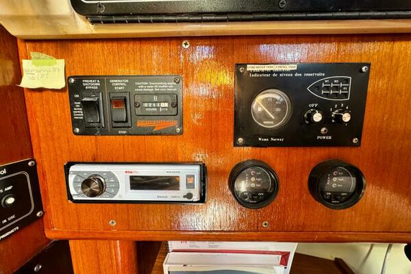 AVANTI 43ft Hunter Yacht For Sale