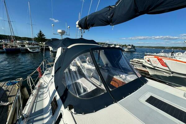 AVANTI 43ft Hunter Yacht For Sale