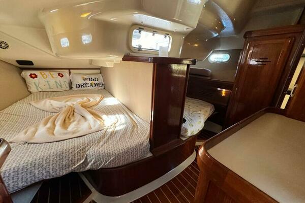 AVANTI 43ft Hunter Yacht For Sale