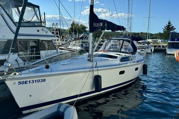AVANTI 43ft Hunter Yacht For Sale