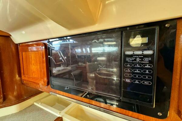 AVANTI 43ft Hunter Yacht For Sale