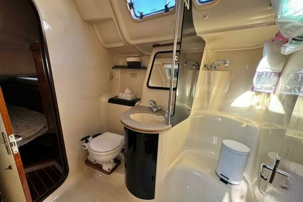 AVANTI 43ft Hunter Yacht For Sale