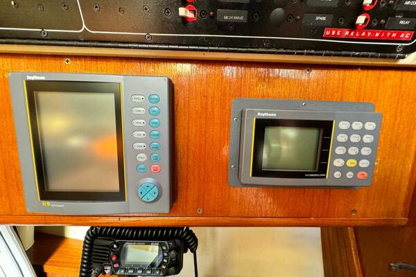 AVANTI 43ft Hunter Yacht For Sale