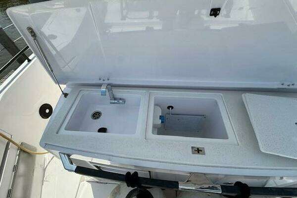 Axopar 37 XC Cross Cabin Yacht For Sale
