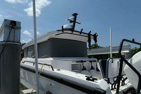 Axopar 37 XC Cross Cabin Yacht For Sale