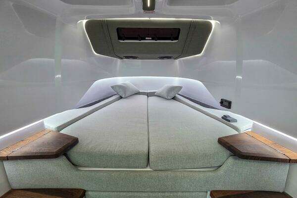 Axopar 37 XC Cross Cabin Yacht For Sale