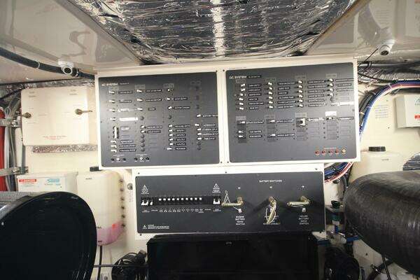 Tiara Yachts 5200 Sovran Salon Yacht For Sale