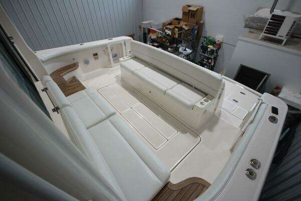 Tiara Yachts 5200 Sovran Salon Yacht For Sale