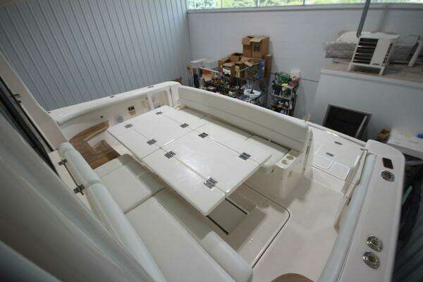 Tiara Yachts 5200 Sovran Salon Yacht For Sale