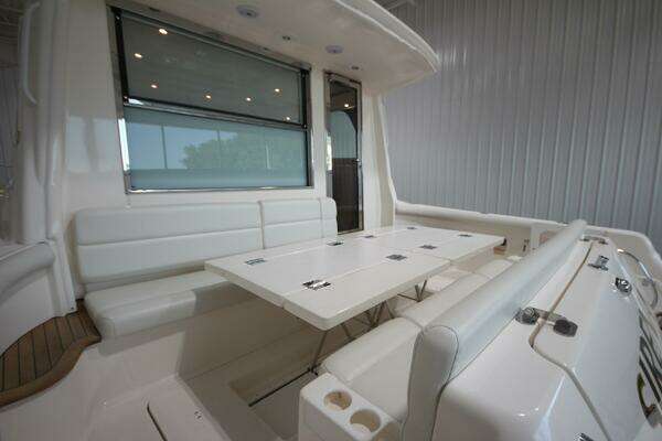 Tiara Yachts 5200 Sovran Salon Yacht For Sale