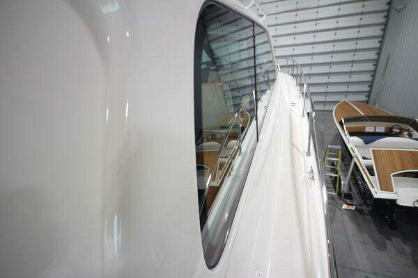 Tiara Yachts 5200 Sovran Salon Yacht For Sale