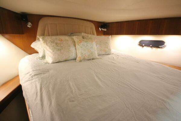 Tiara Yachts 5200 Sovran Salon Yacht For Sale