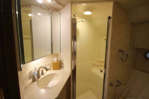 Tiara Yachts 5200 Sovran Salon Yacht For Sale