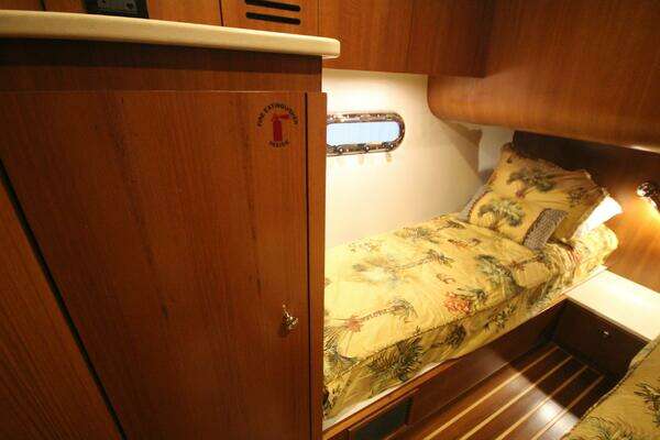 Tiara Yachts 5200 Sovran Salon Yacht For Sale