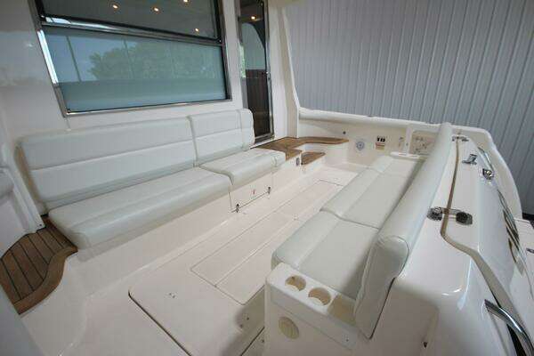 Tiara Yachts 5200 Sovran Salon Yacht For Sale