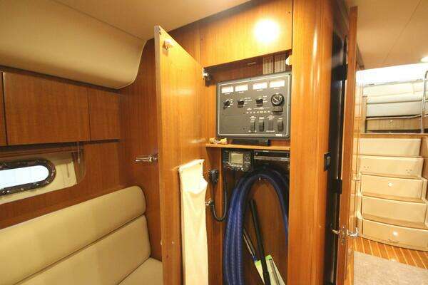 Tiara Yachts 5200 Sovran Salon Yacht For Sale