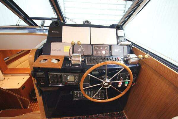 Tiara Yachts 5200 Sovran Salon Yacht For Sale