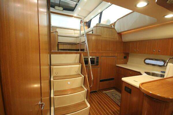 Tiara Yachts 5200 Sovran Salon Yacht For Sale