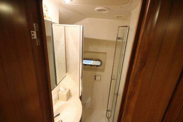 Tiara Yachts 5200 Sovran Salon Yacht For Sale