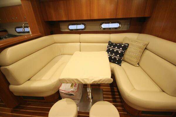 Tiara Yachts 5200 Sovran Salon Yacht For Sale