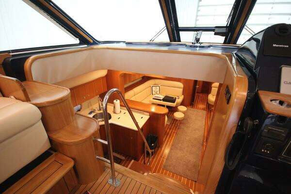 Tiara Yachts 5200 Sovran Salon Yacht For Sale