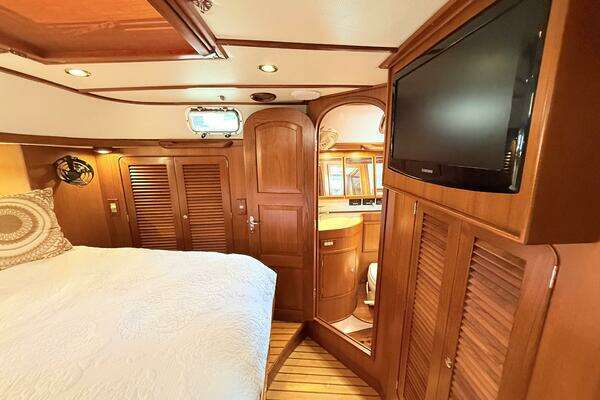 Hylas 46 Center Cockpit Yacht For Sale